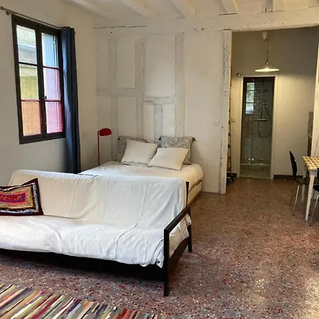 Blanqui Loft Апартаменти Тур